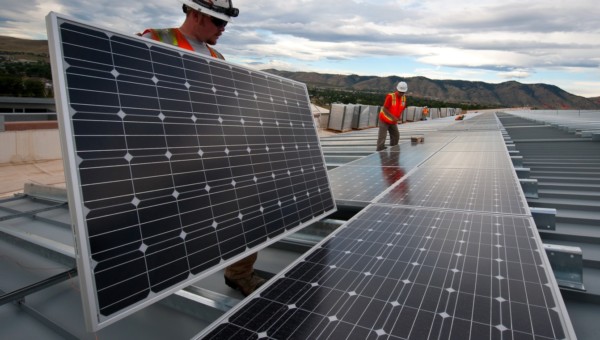 Drei Gründe, warum jetzt ein günstiger Zeitpunkt ist, über ein Investment in den Weltmarktführer für Solarmodule JinkoSolar nachzudenken