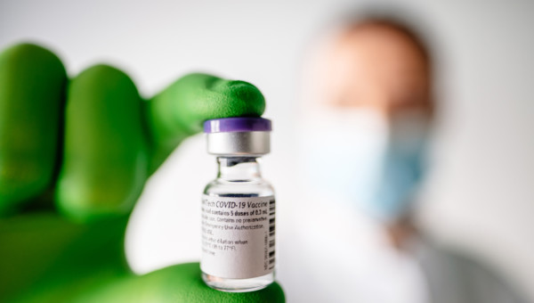 BioNTech – Impfstoffhersteller kann durch riesigen finanziellen Spielraum nun auch andere Therapien weiterentwickeln und Analysten sehen Verdopplungspotenzial