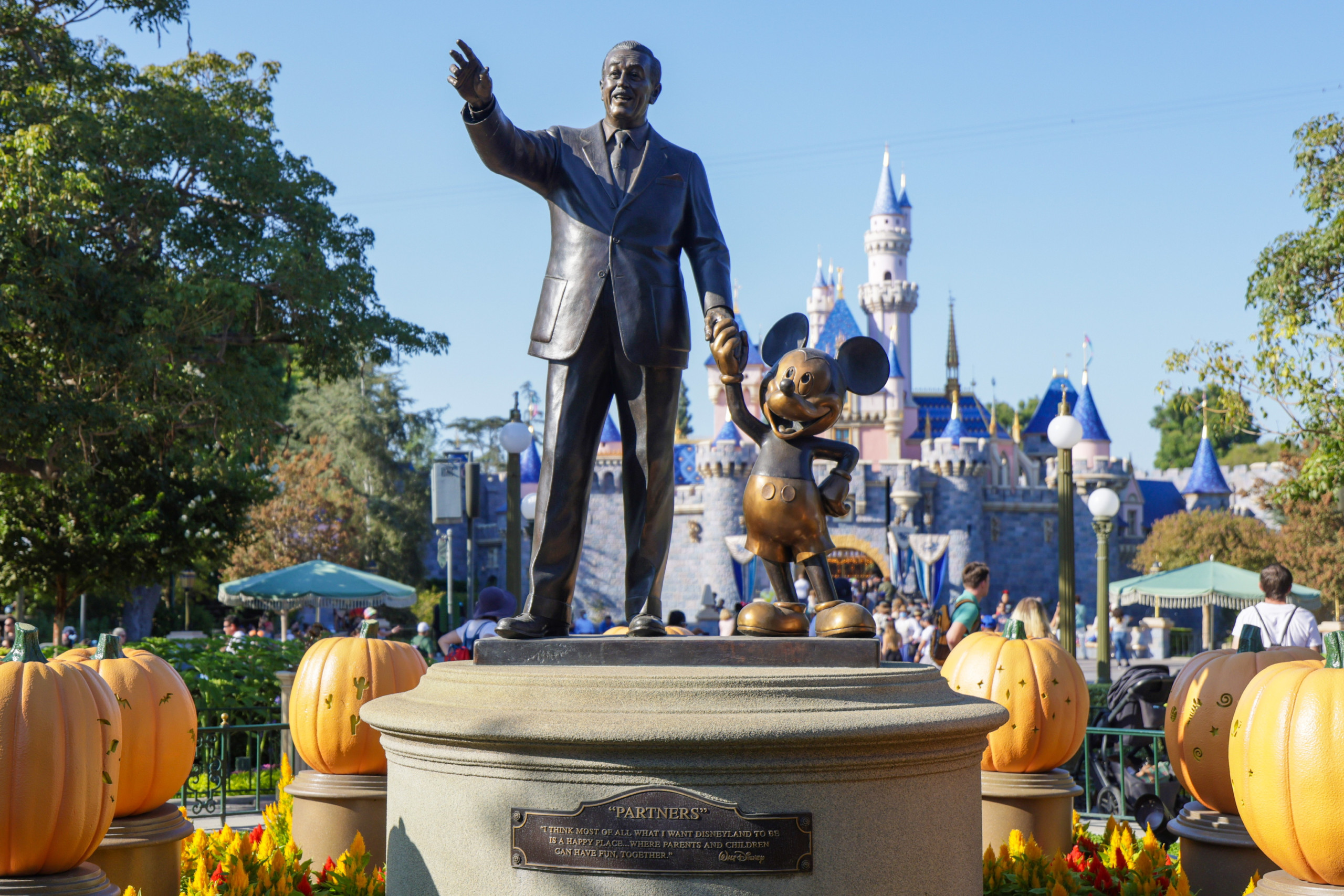 Disney glänzt mit seinem Streamingdienst und erzielt Rekordgewinne in den Themenparks