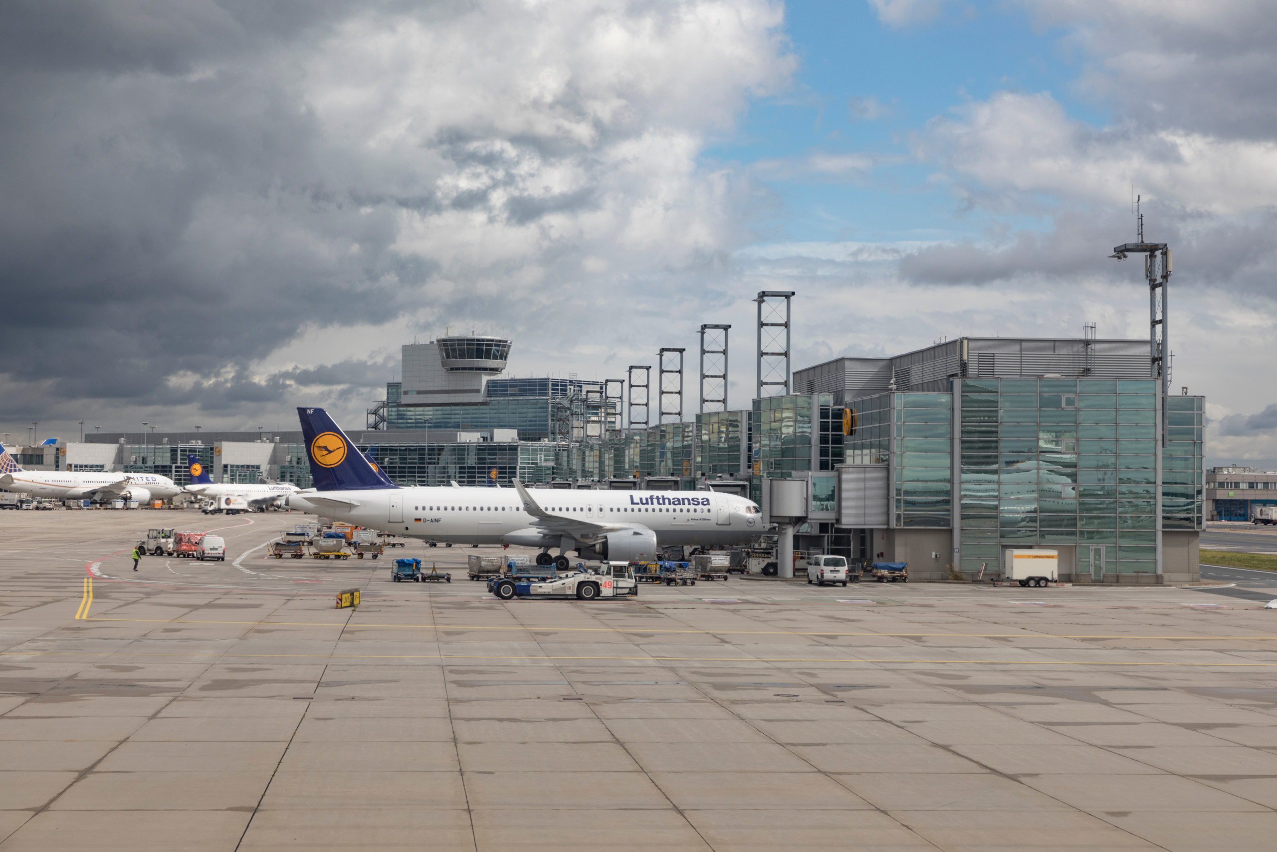 Der Flughafenbetreiber Fraport überrascht mit hohem Gewinn – Personal beginnt fast zeitgleich mit Streik