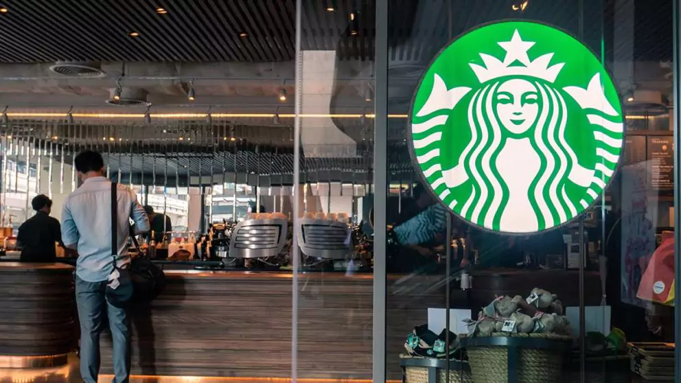 Nach -40 % Crash: Ist Starbucks jetzt ein Kauf?