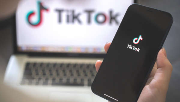 Apple und Google werden aufgefordert TikTok aus den App-Stores zu entfernen
