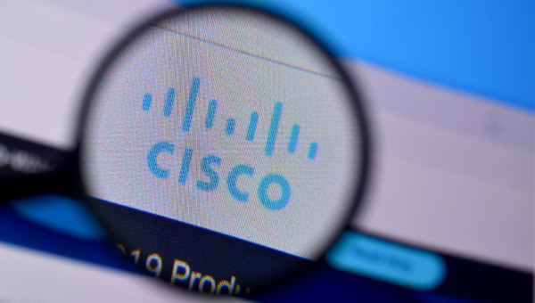 Cisco übertrifft Gewinn- und Umsatzschätzungen und erhöht die Prognose für das Gesamtjahr