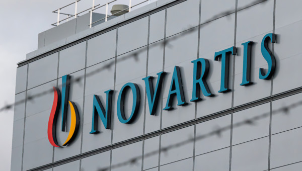 Novartis erleidet Gewinnrückgang – Restrukturierungskosten und Wechselkurse belasten