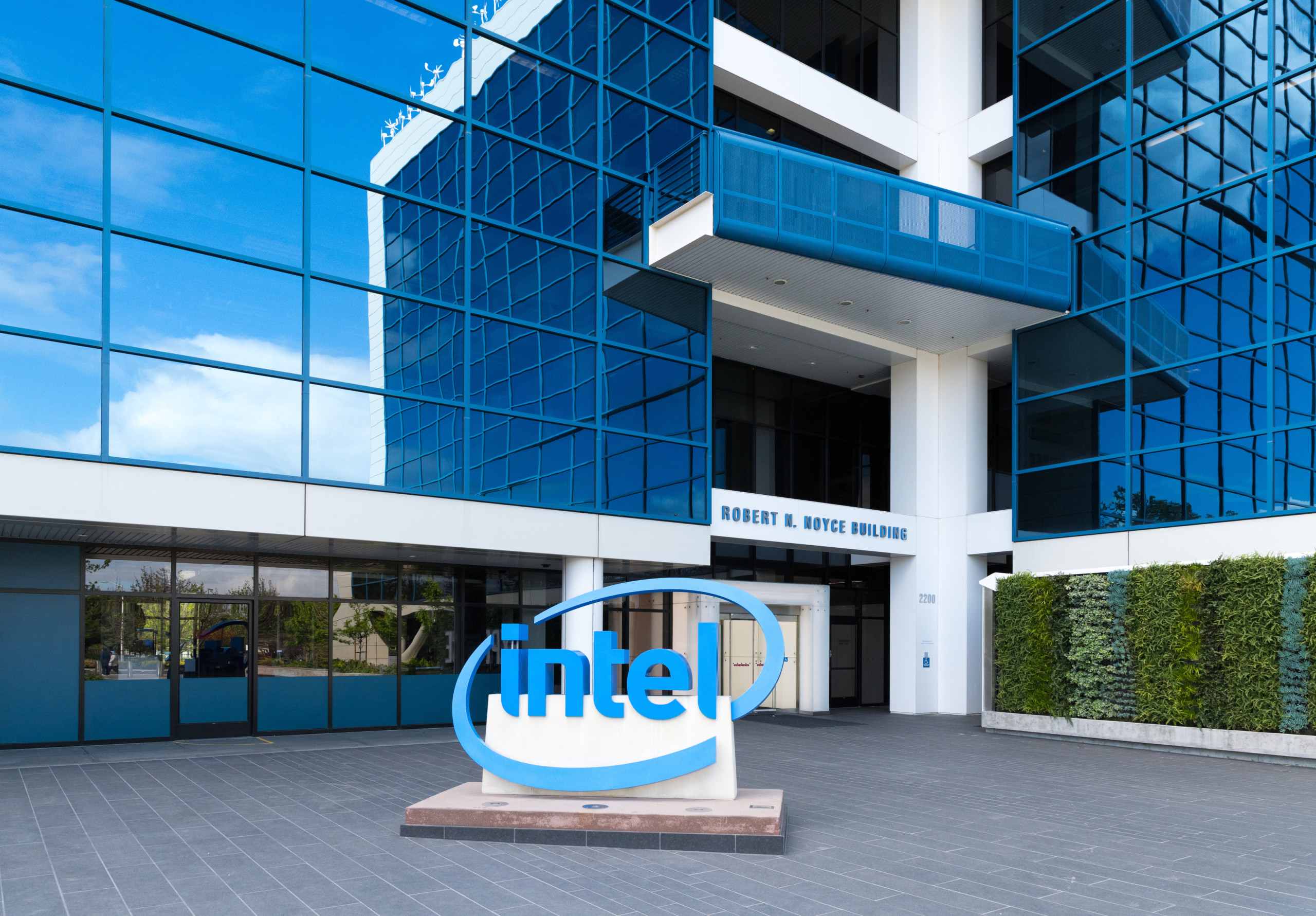Chipriese Intel kämpft mit rückläufigen PC-Geschäft – Umsatz bricht um 36 % ein