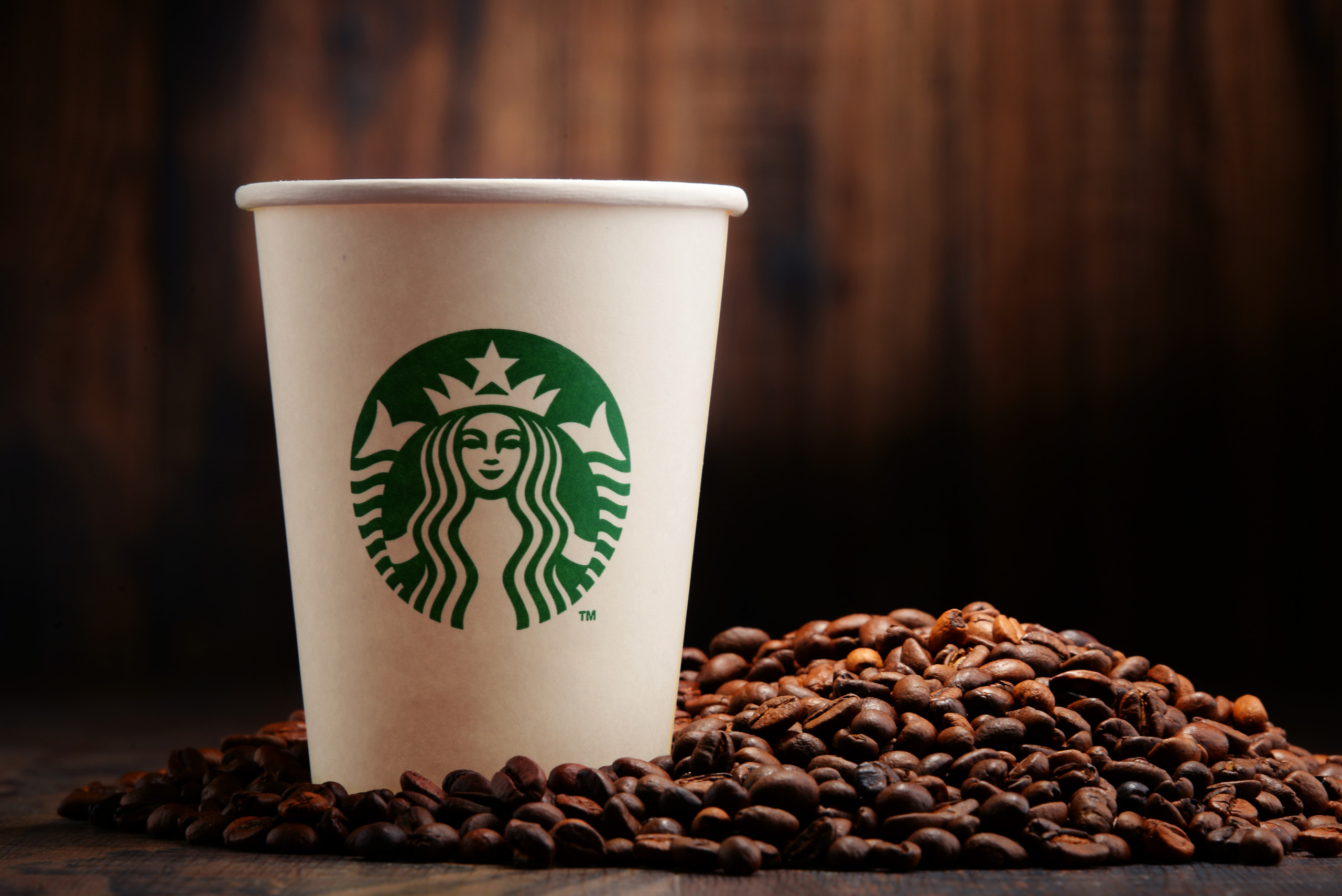 Starbucks erzielt Gewinnsprung, bricht aber trotzdem ein!
