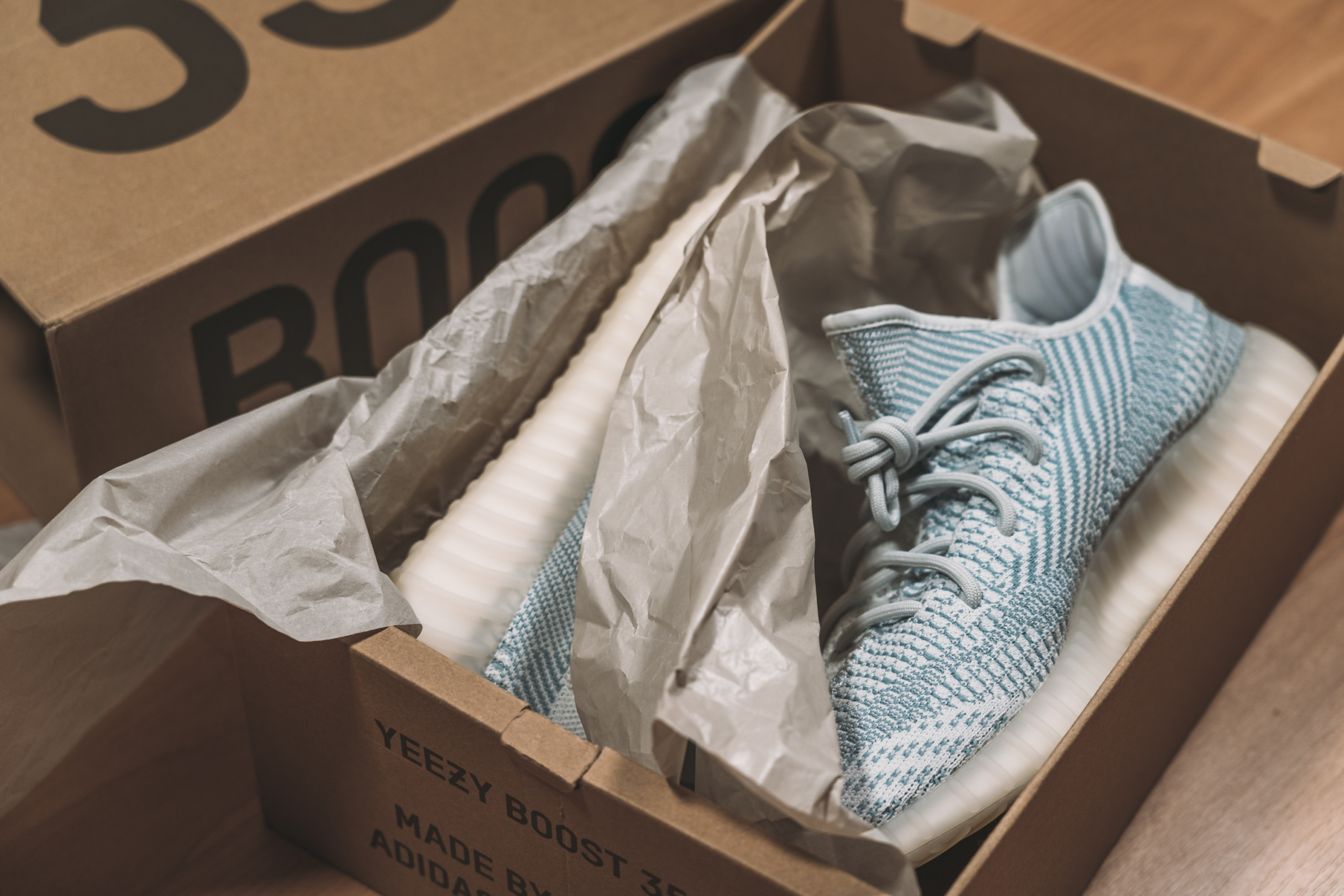 Adidas plant, Restbestände der „Yeezy“-Sneaker zu verkaufen – Verkaufswert von über 1 Mrd. Euro