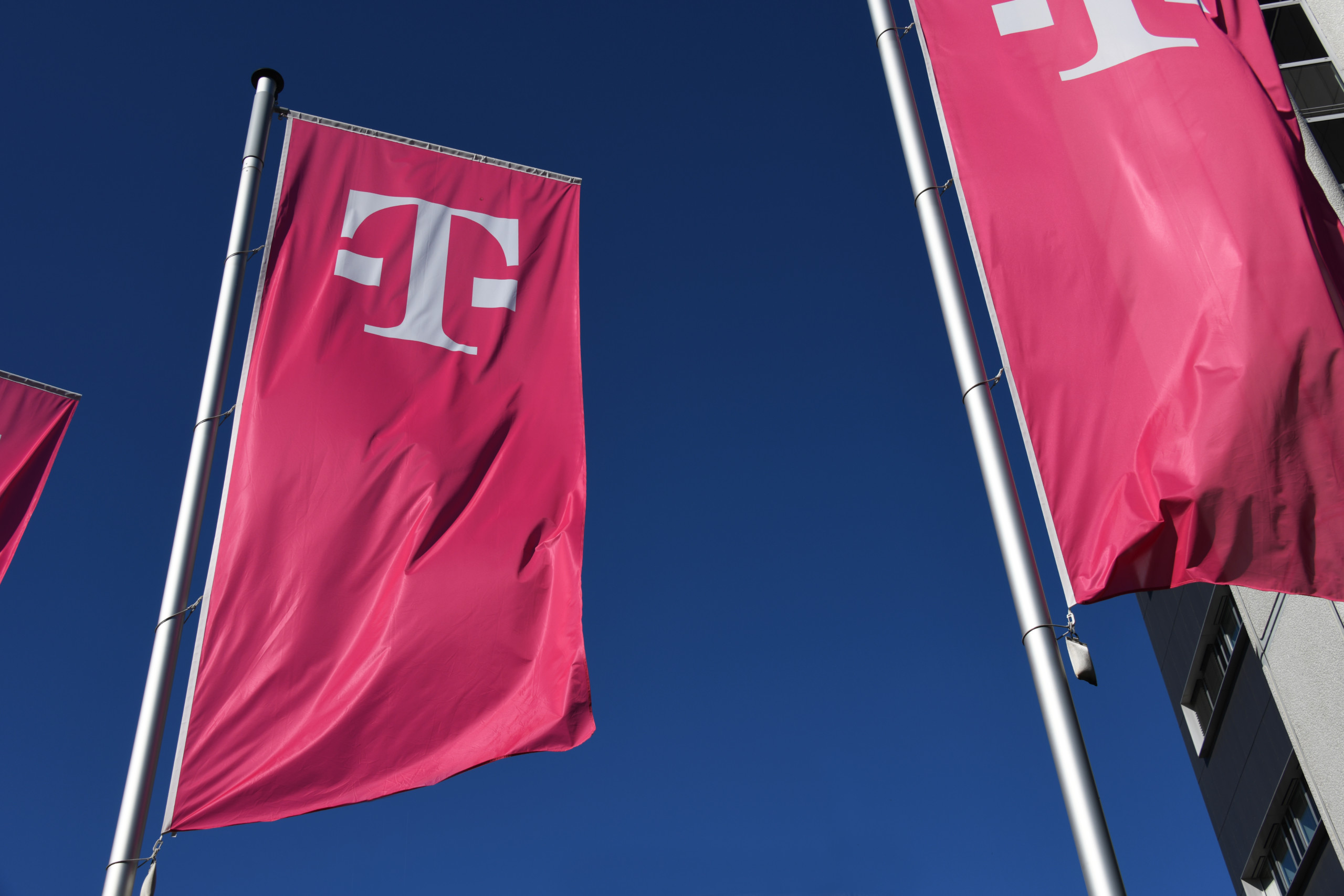 Telekom-Gigant überzeugt mit starken Aussichten im Kerngeschäft und attraktiver Bewertung - Die Deutsche Telekom bietet sich für einen Einstieg mit einem Hebelderivat an!