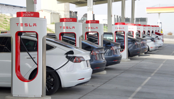 Das Tesla Modell Y kostet nun weniger als ein durchschnittliches US-Neufahrzeug