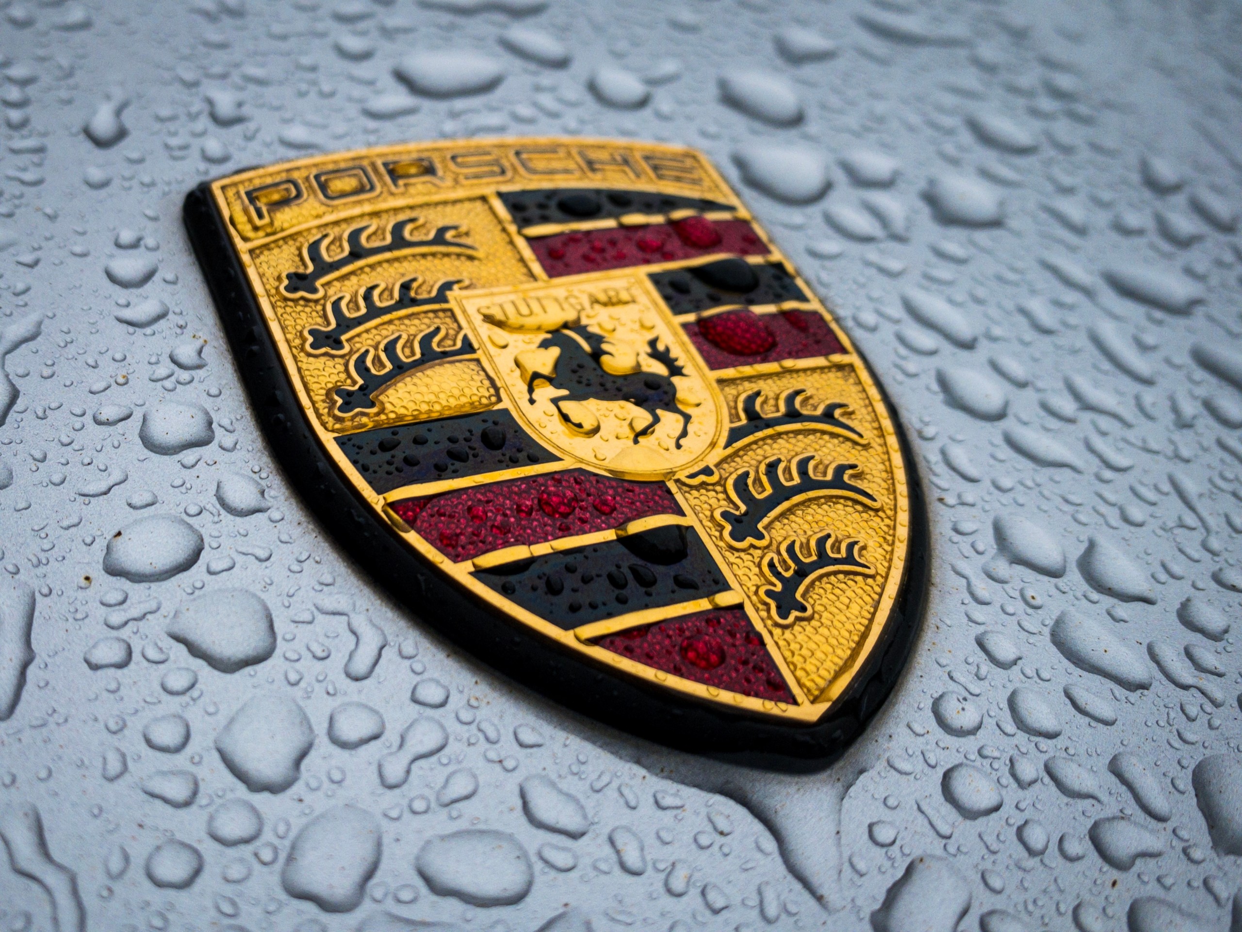 Porsche will sein Engagement bei der Elektromobilität ausbauen – neues Konzept für E-Modell vorgestellt