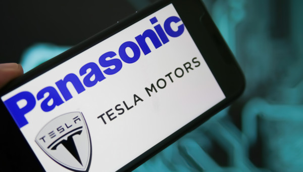 Panasonic plant massive Produktionssteigerung von Elektrofahrzeug-Batterien in Zusammenarbeit mit Tesla