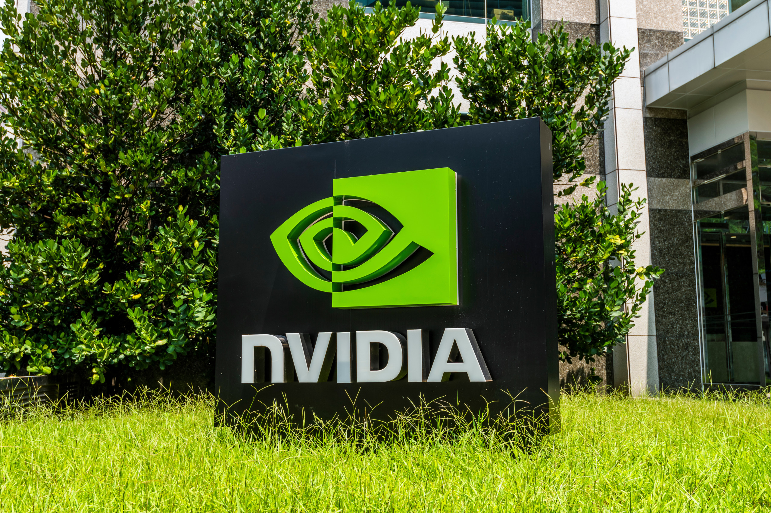 Neue China-Beschränkungen könnten Kernwachstum von NVIDIA und AMD belasten