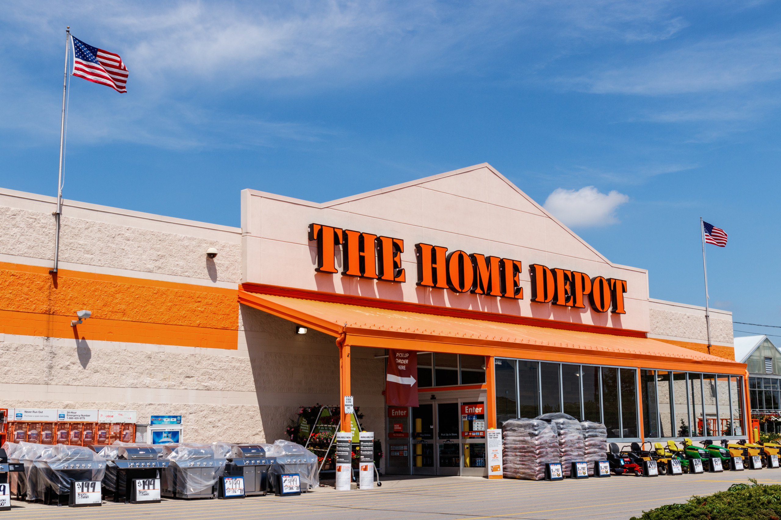 Home Depot übertrifft die Gewinnschätzungen, Verbraucher halten sich bei Großeinkäufen jedoch zurück!