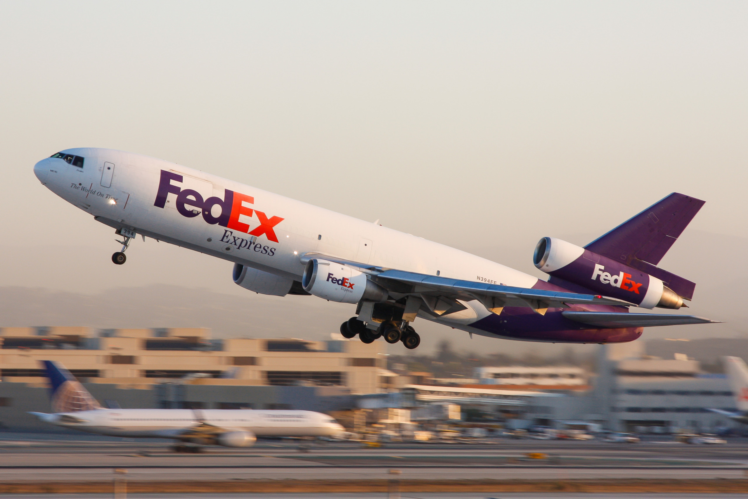 FedEx liefert solide Zahlen und glänzt vor allem durch effektive Kostenkontrolle