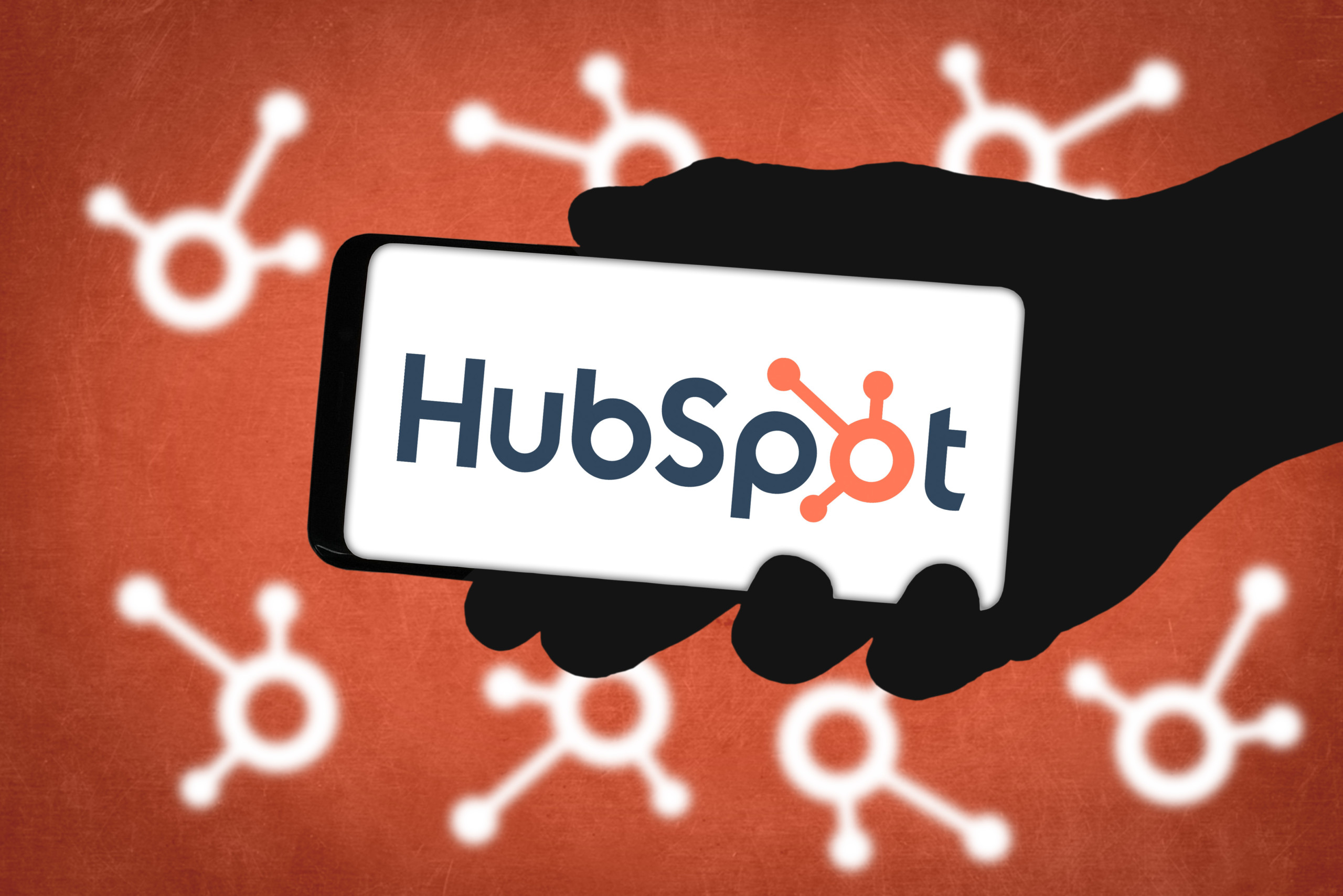 HubSpot stellt Strategie zur Integration von KI-Tools in seine Plattform vor