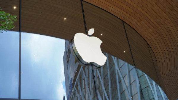 KeyBanc-Analysten stufen Apple herab – Tim Cook verkauft Aktien
