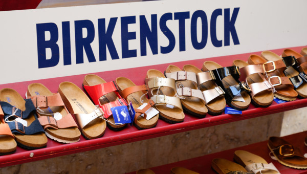 Enttäuschung beim Börsendebüt: Birkenstock-Aktie verliert über 12 % am ersten Handelstag