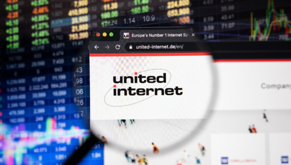 United Internet will stark in den Ausbau des Glasfaser- und Mobilfunknetzes investieren – Höheres EBITDA für 2024 erwartet!