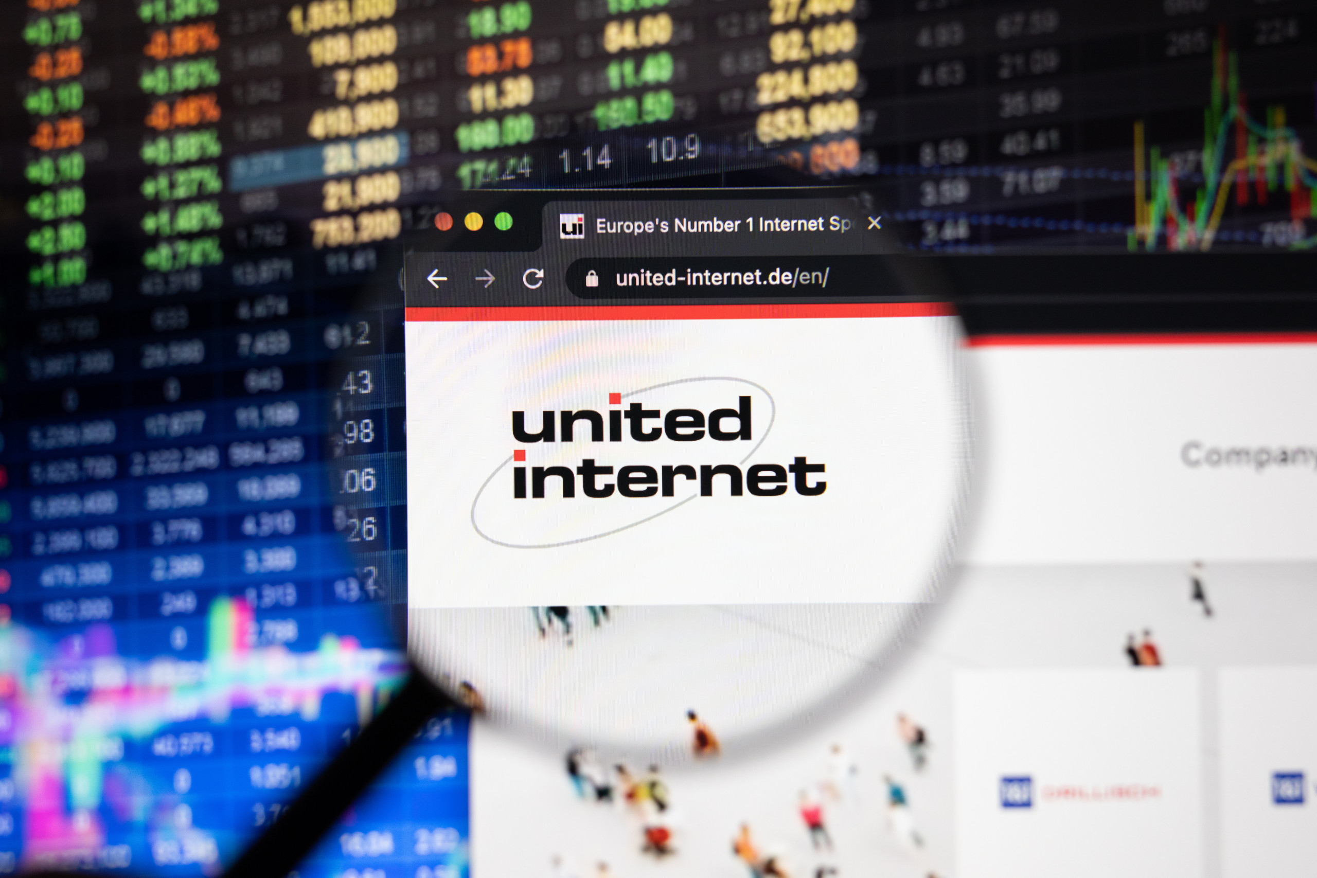 United Internet will stark in den Ausbau des Glasfaser- und Mobilfunknetzes investieren – Höheres EBITDA für 2024 erwartet!