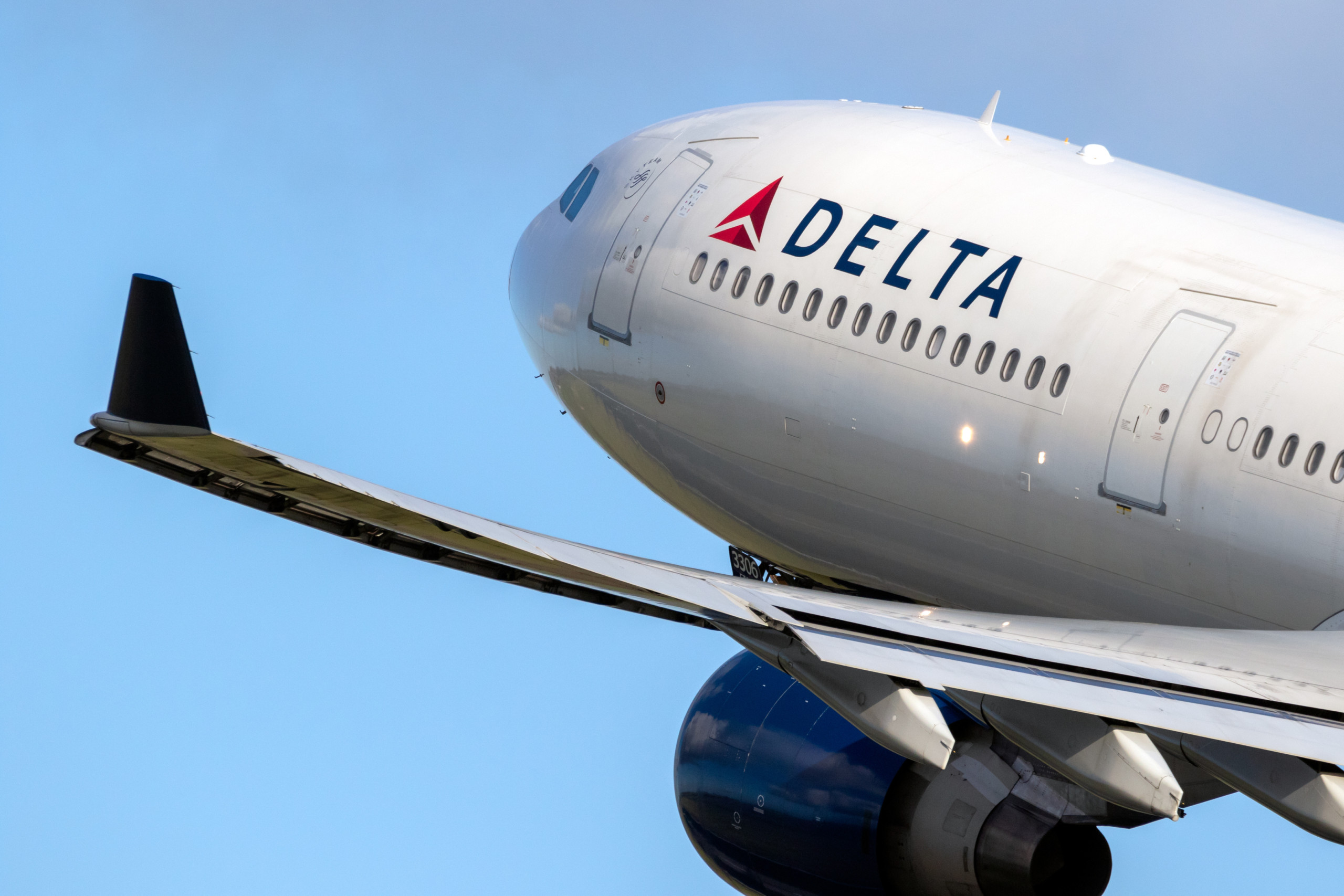 Delta Air Lines präsentiert Jahresergebnisse 2023: Trotz starker Umsätze hinter Analystenerwartungen, Ankündigung von Airbus A350-Großauftrag