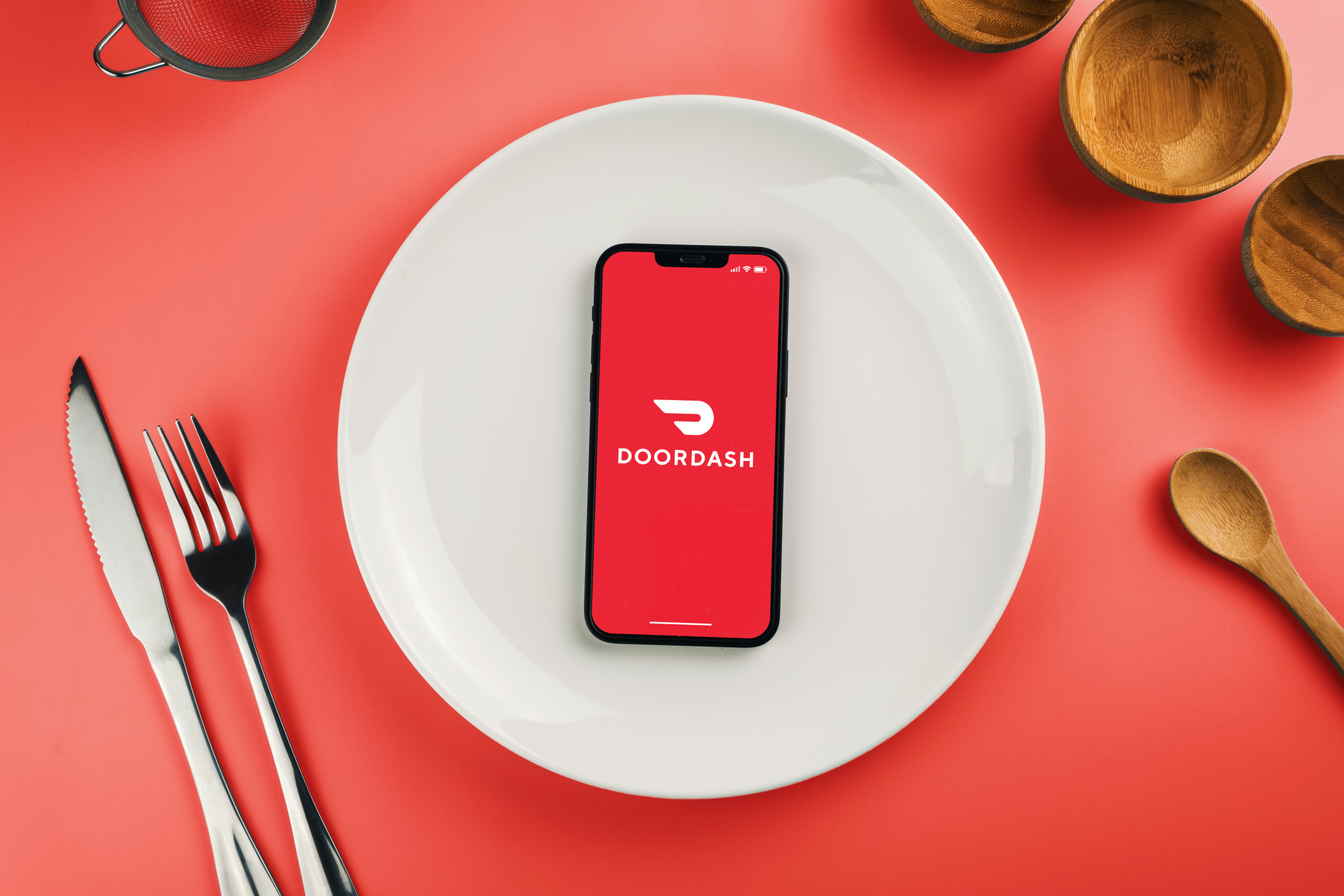 DoorDash: Marktführer im US-Restaurantlieferdienst strebt Expansion über Kerngeschäft hinaus an