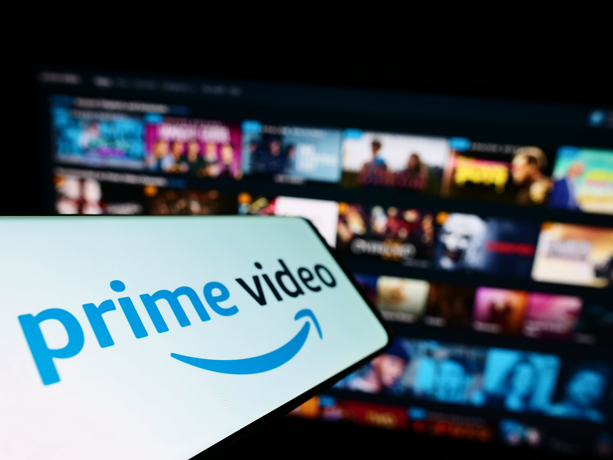 Amazon könnte durch Werbung auf Prime Video und den Aufpreis für ein werbefreies Abo jährlich 5,2 Mrd. USD einnehmen