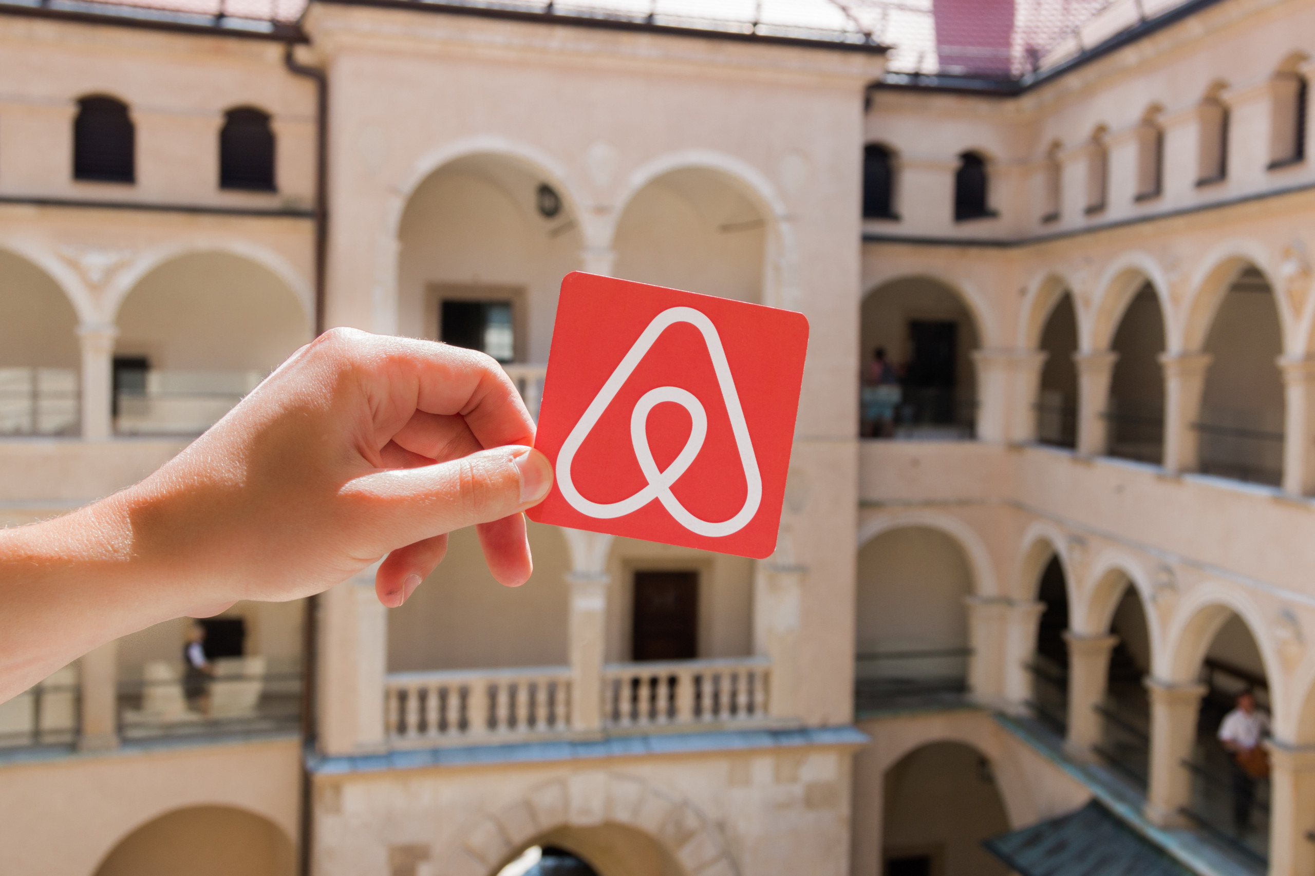 Airbnb: Umsatzanstieg von 17 % und optimistischer Ausblick