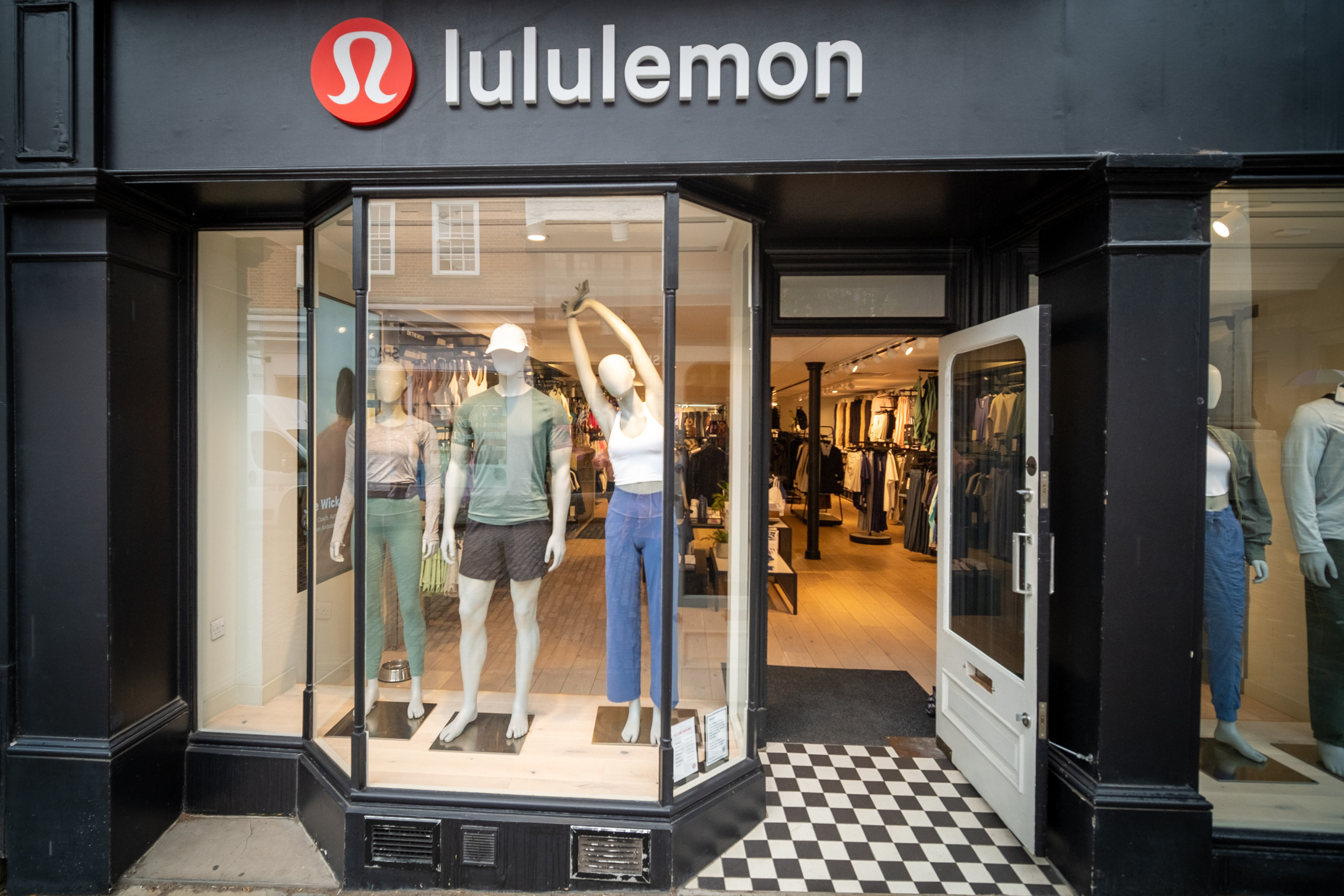 Lululemon Athletica - Bedenken über einen wachsenden Wettbewerb und abnehmende Verbraucherausgaben