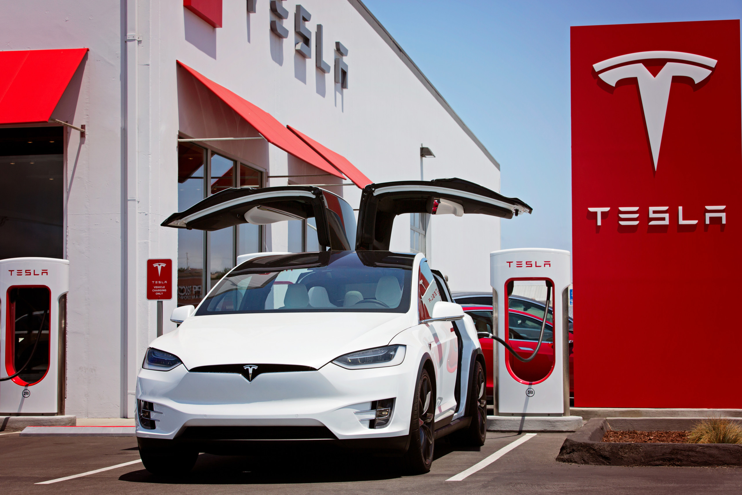 Teslas vierteljährliche Auslieferungen fallen zum ersten Mal seit 2020