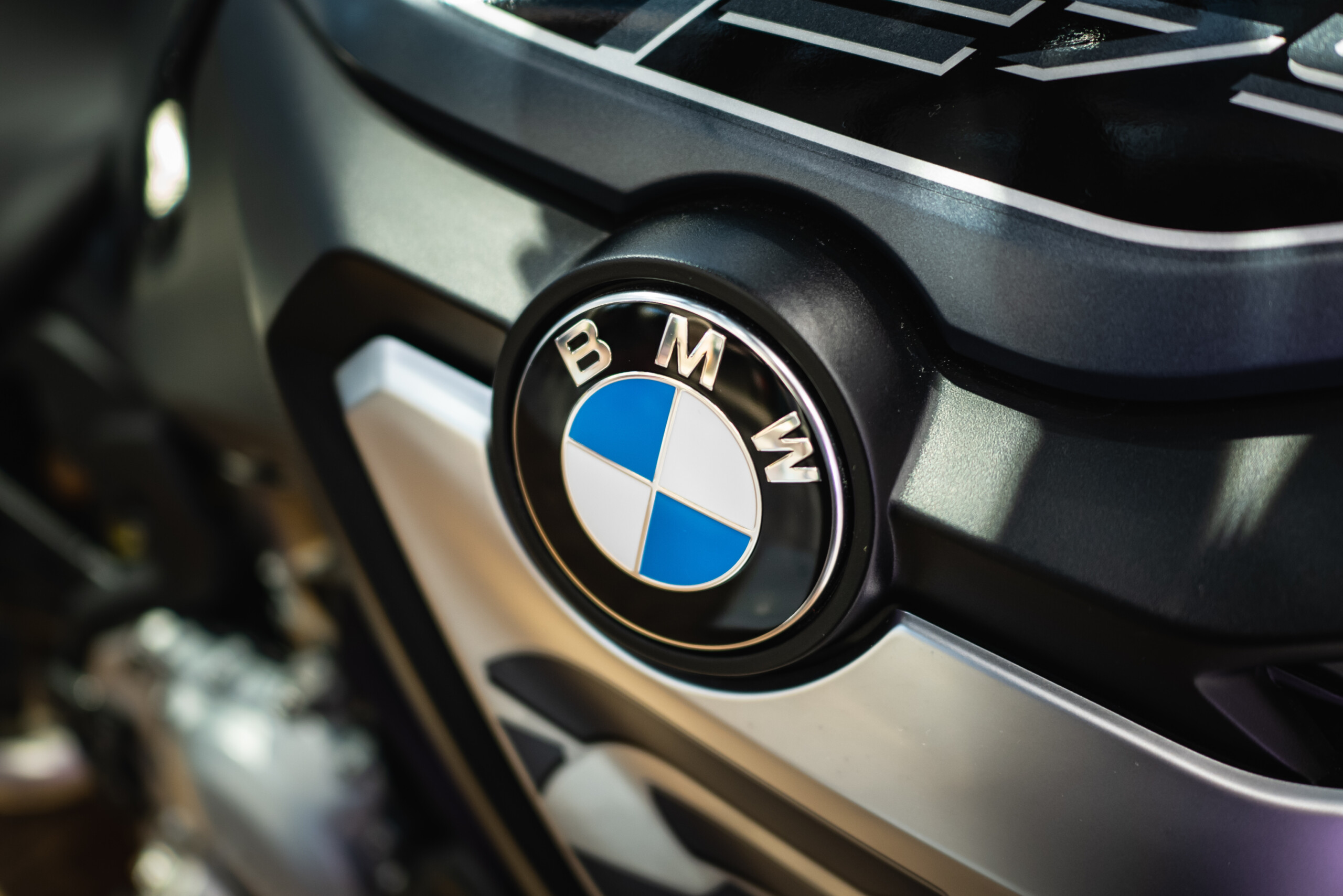 BMW kann Auslieferungen steigern, fährt aber weniger Gewinn ein