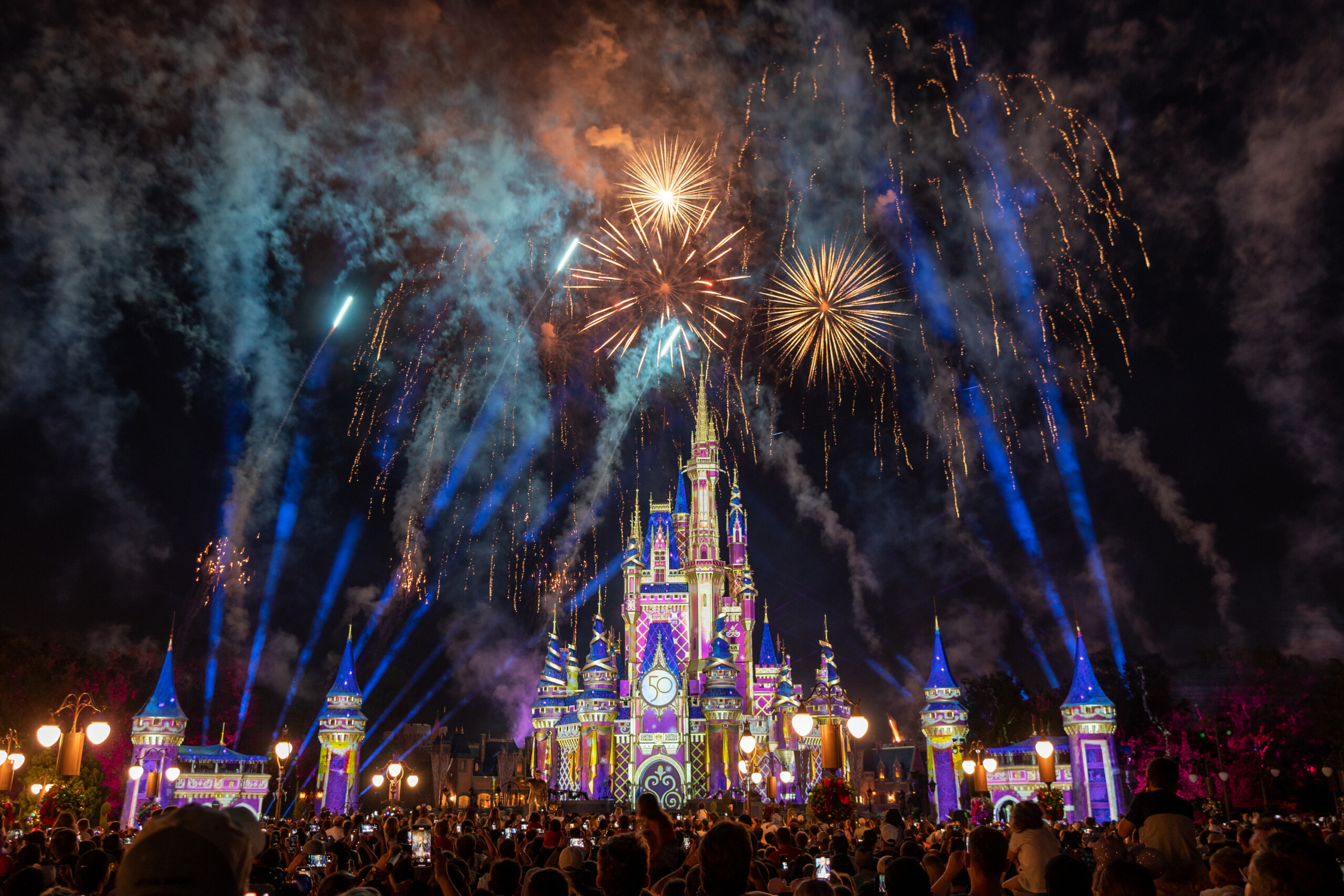 Das wachsende Streaming-Geschäft von Disney wurde durch eine hohe Abschreibung ausgebremst