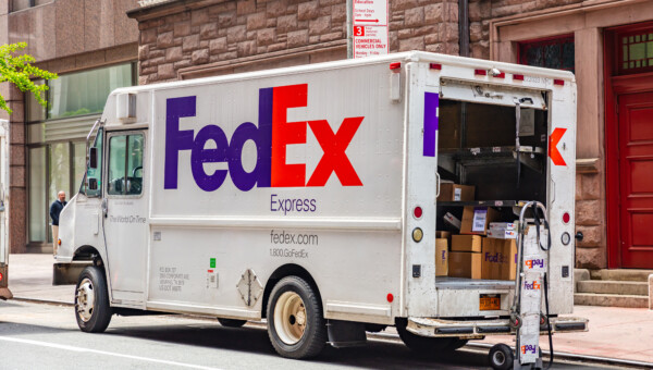 FedEx: DRIVE-Programm wirkt und Aktie steigt nachbörslich um 14 %