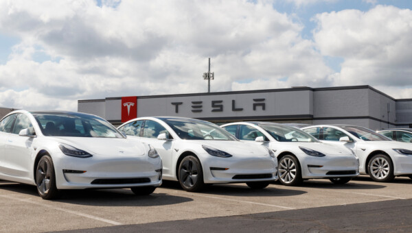 Teslas Auslieferungen gehen das zweite Quartal in Folge zurück - Rückgang aber geringer als erwartet
