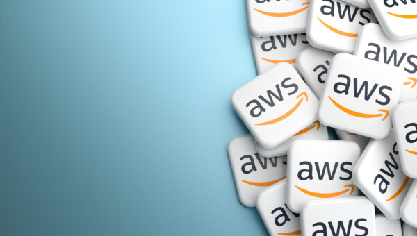 Amazon erreicht 2 Billionen-USD-Marke und investiert stark in seine KI-Zukunft
