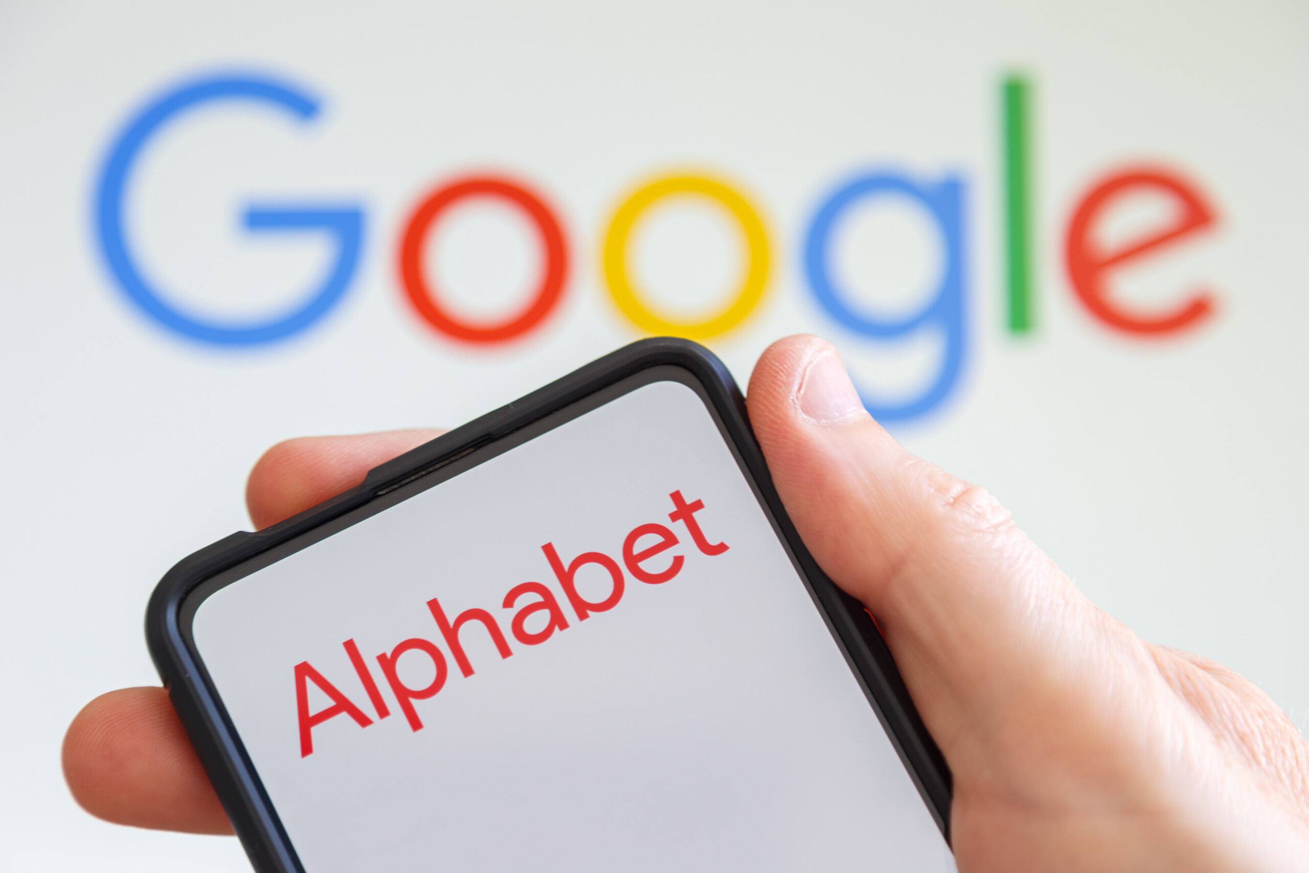 Alphabet: Anhaltende Stärke im Bereich Search und Momentum bei der Cloud stützen Wachstum