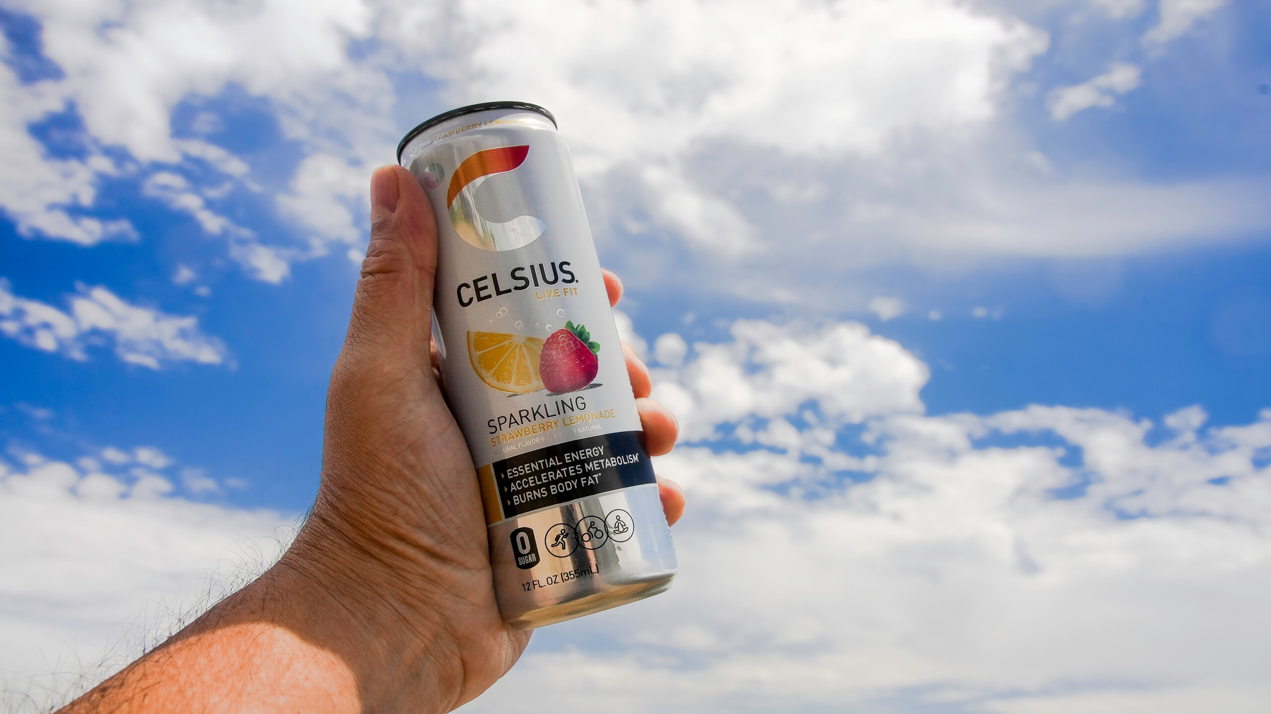 Celsius Holdings übertrifft Gewinnprognosen und erobert Marktanteile von Red Bull und Monster