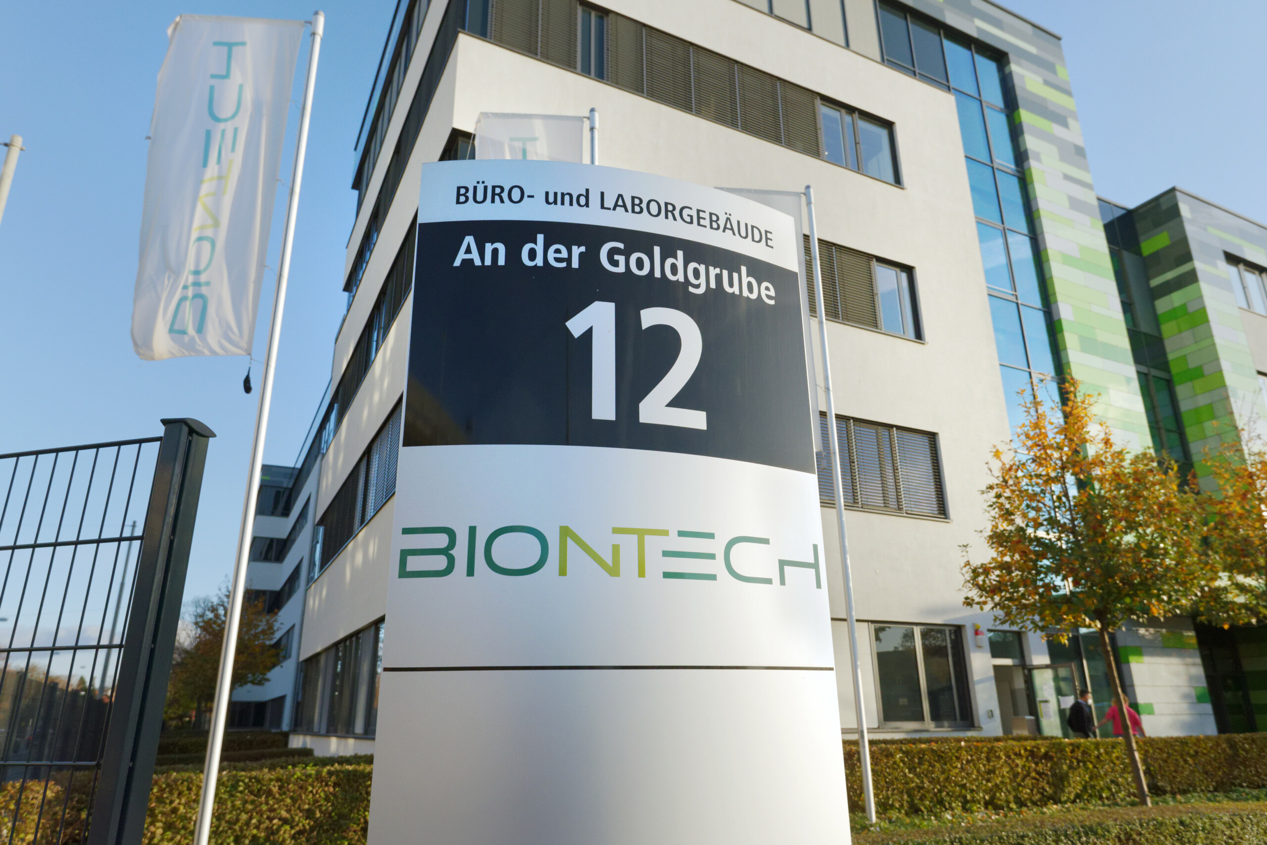 BioNTech vor Durchbruch? Aktie springt dank Krebsmittel-Fantasie an