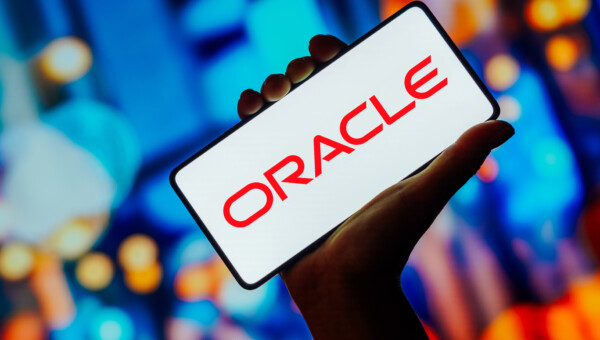 Neue Partnerschaften mit AWS und Google Cloud unterzeichnet. Oracle springt dank übertroffenen Gewinn- und Umsatzzahlen im 1. Quartal auf neues Allzeithoch!