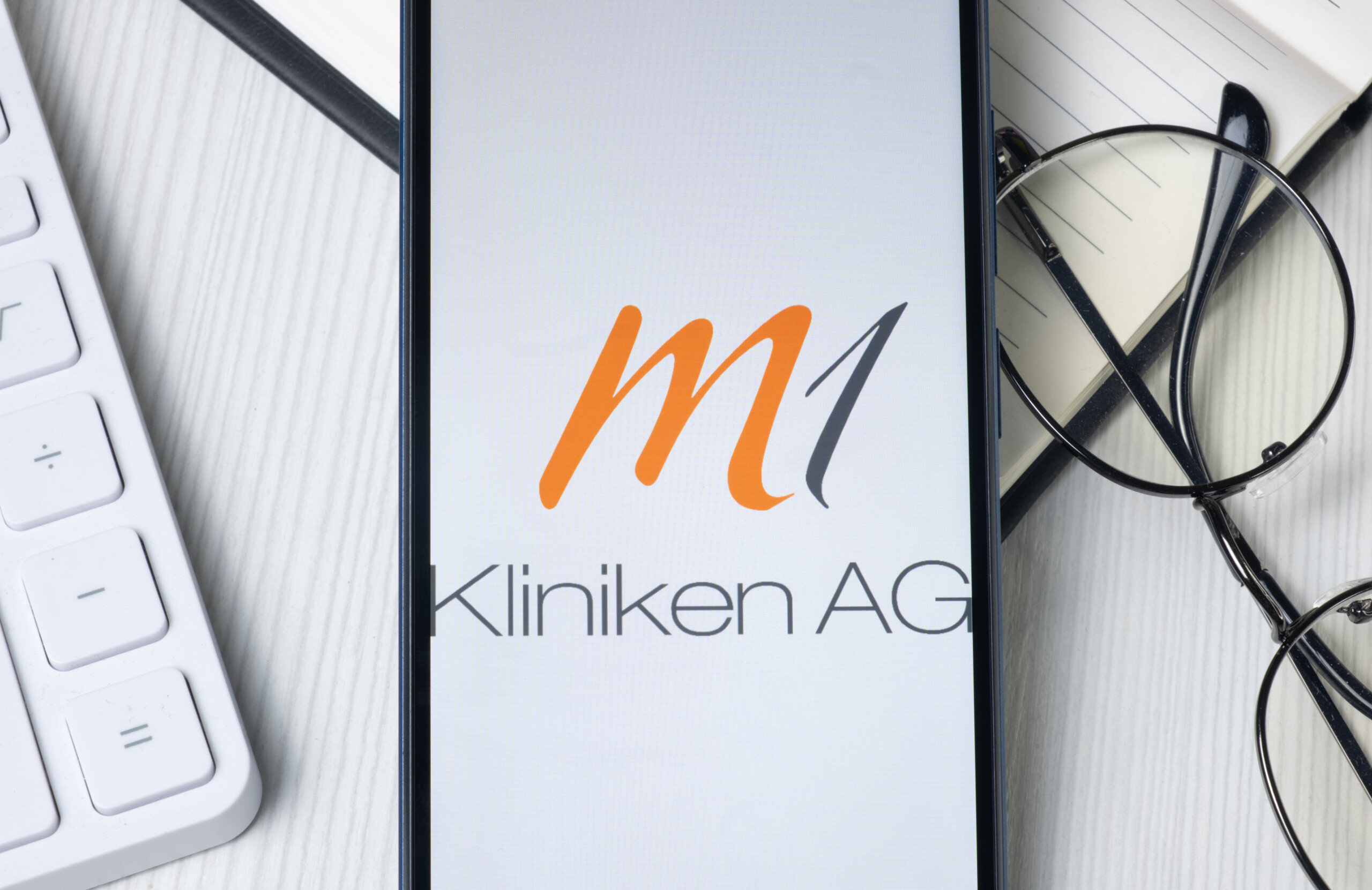 M1 Kliniken: Umsatz im Beauty-Segment steigt um 30 % - Private-Equity-Investoren zeigen Interesse