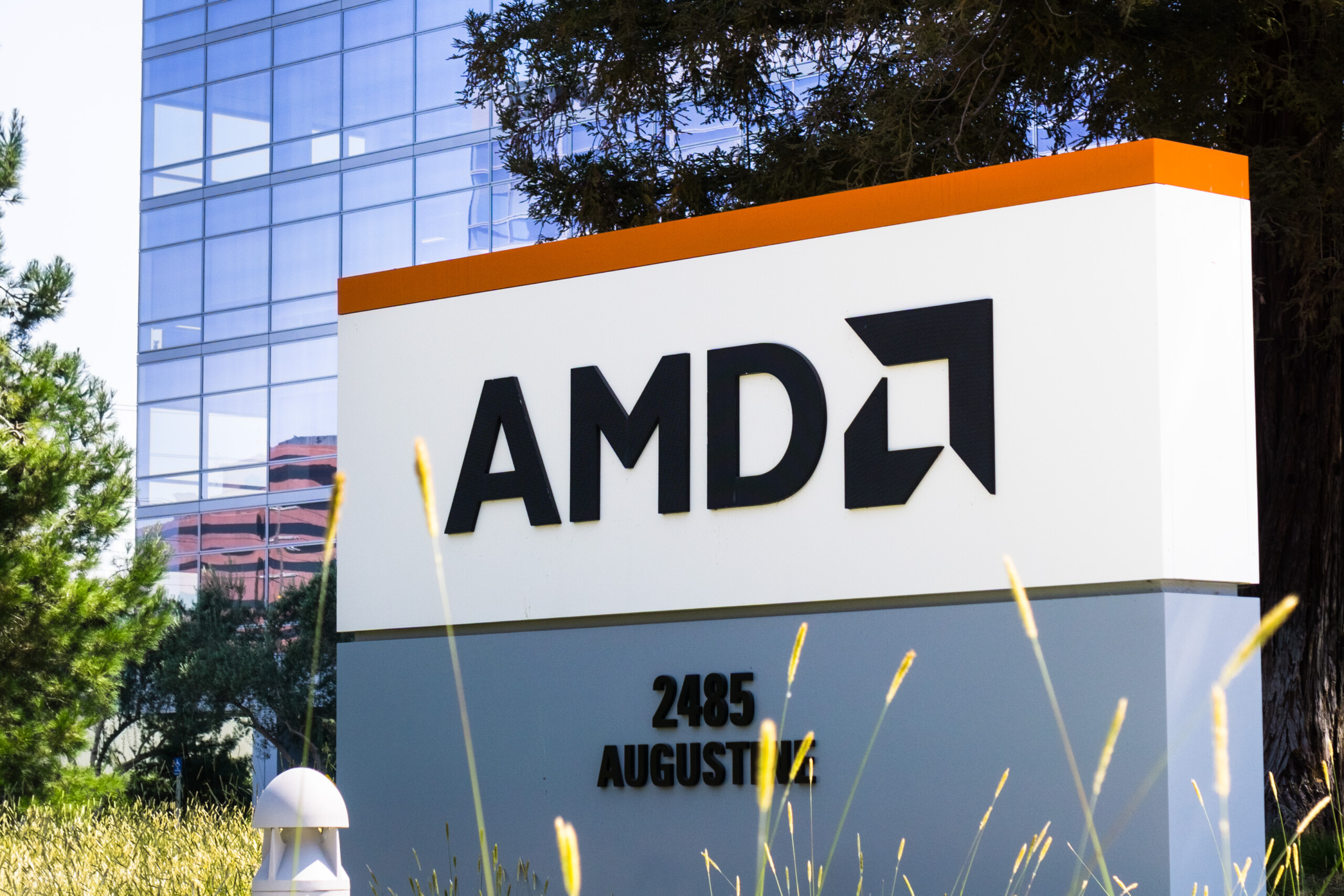 AMD möchte Fokus auf lukrative KI-Chips verlagern! 4 % der Belegschaft oder knapp 1.000 Mitarbeiter sollen wegfallen!