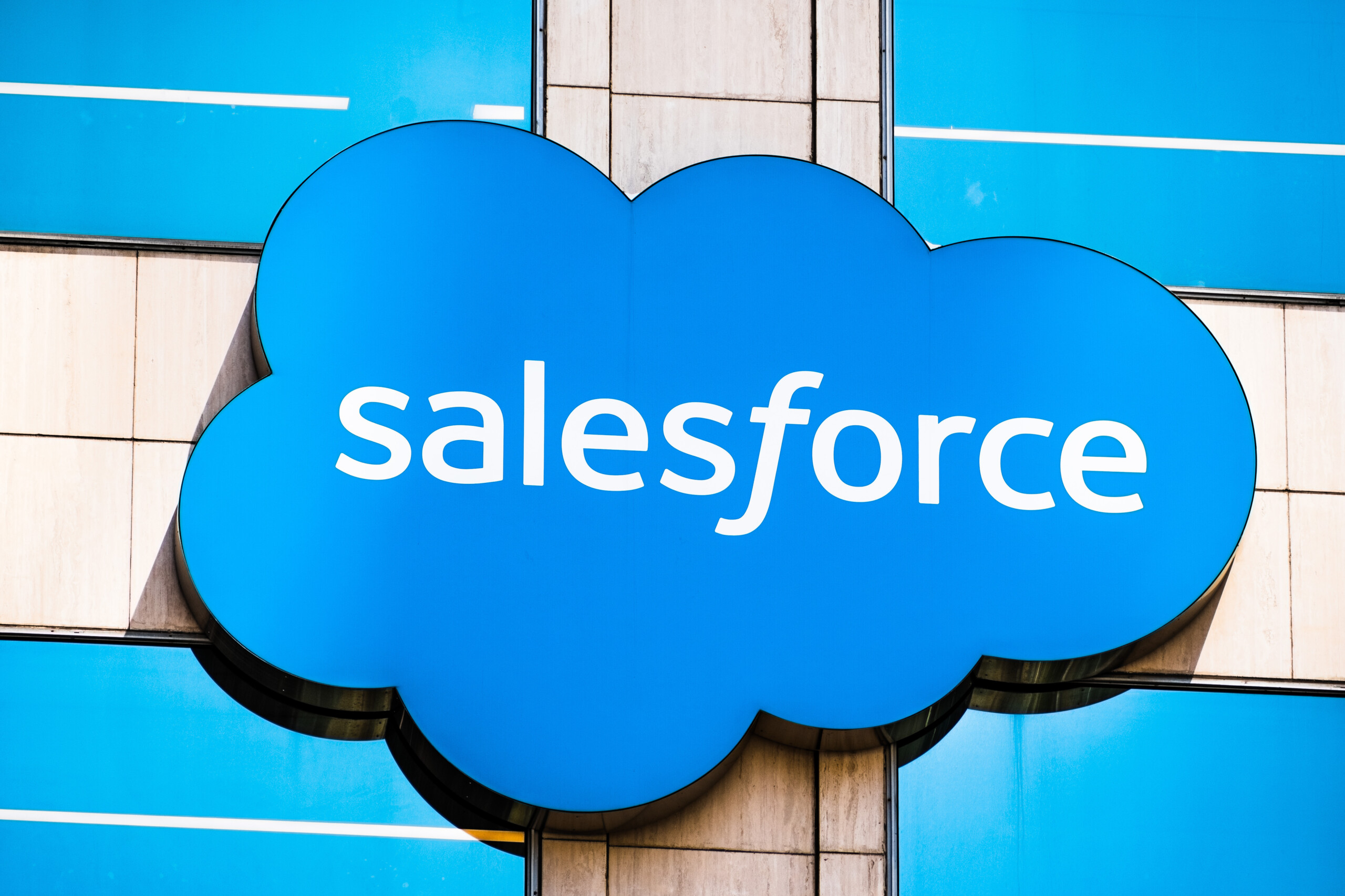 Salesforce fokussiert sich stärker auf KI-Agenten! 1.000 neue Mitarbeiter für Agentforce geplant!