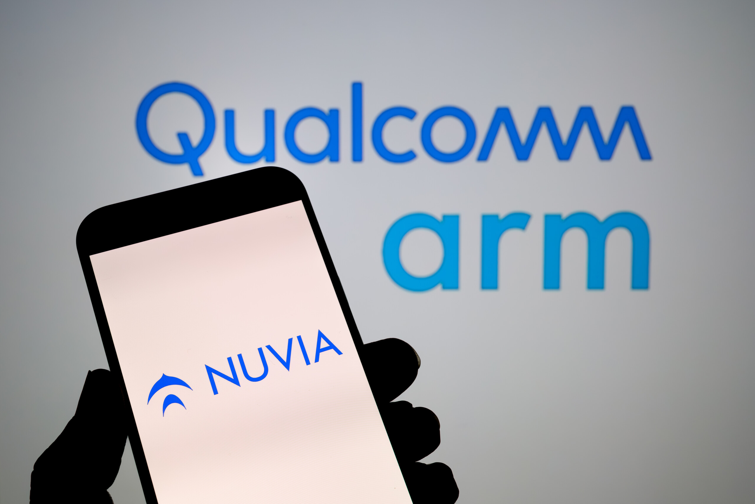 Qualcomm gewinnt langjährigen Streit gegen Arm! Jury entscheidet, dass die bestehenden Lizenzverträge gültig sind!