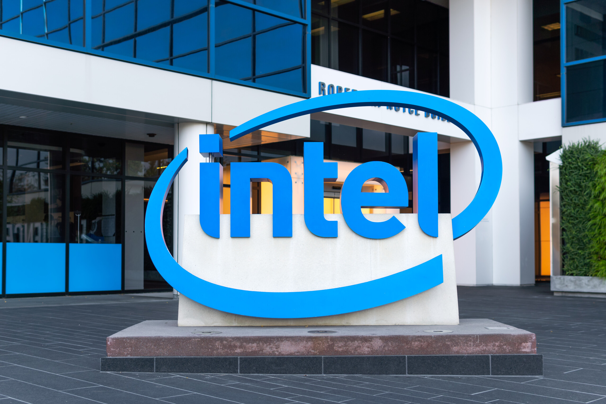 Intel entlässt vorzeitig CEO Pat Gelsinger! Chiphersteller verliert weiter Marktanteile und steht unter starkem Druck!