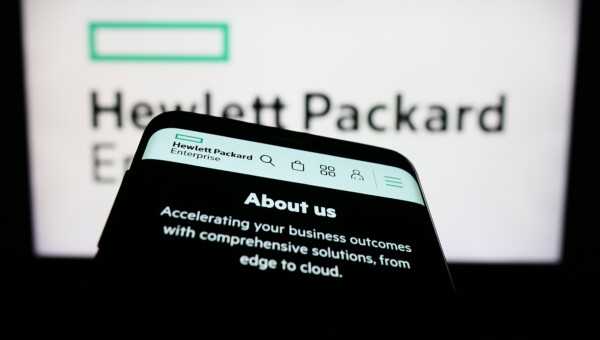 HPE-Aktie stürzt aufgrund schwacher Gewinnprognose ab! Das Unternehmen plant bis zu 2.500 Stellen zu streichen